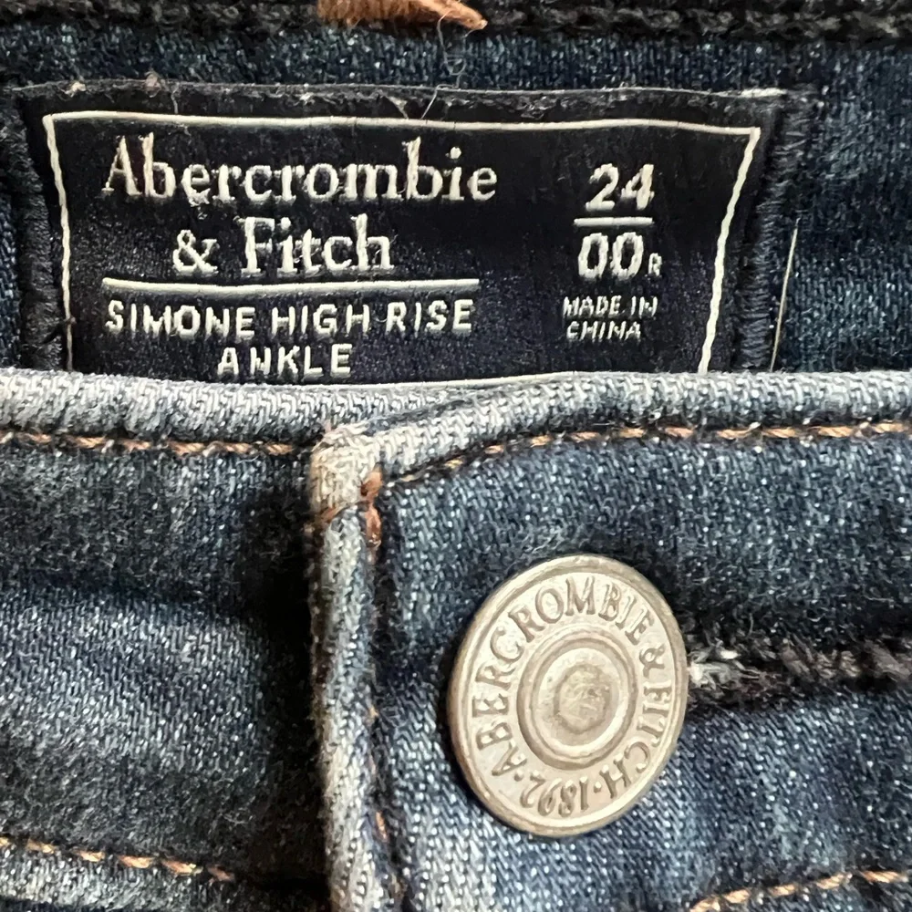 Simone High Rise Ankle Jean